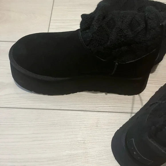 NWOT Ugg Platform Sweater Letter Boots - Size 9 - Picture 8 of 12